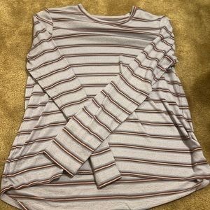 Selling this super cute American eagle sweater material long sleeve! Barely worn